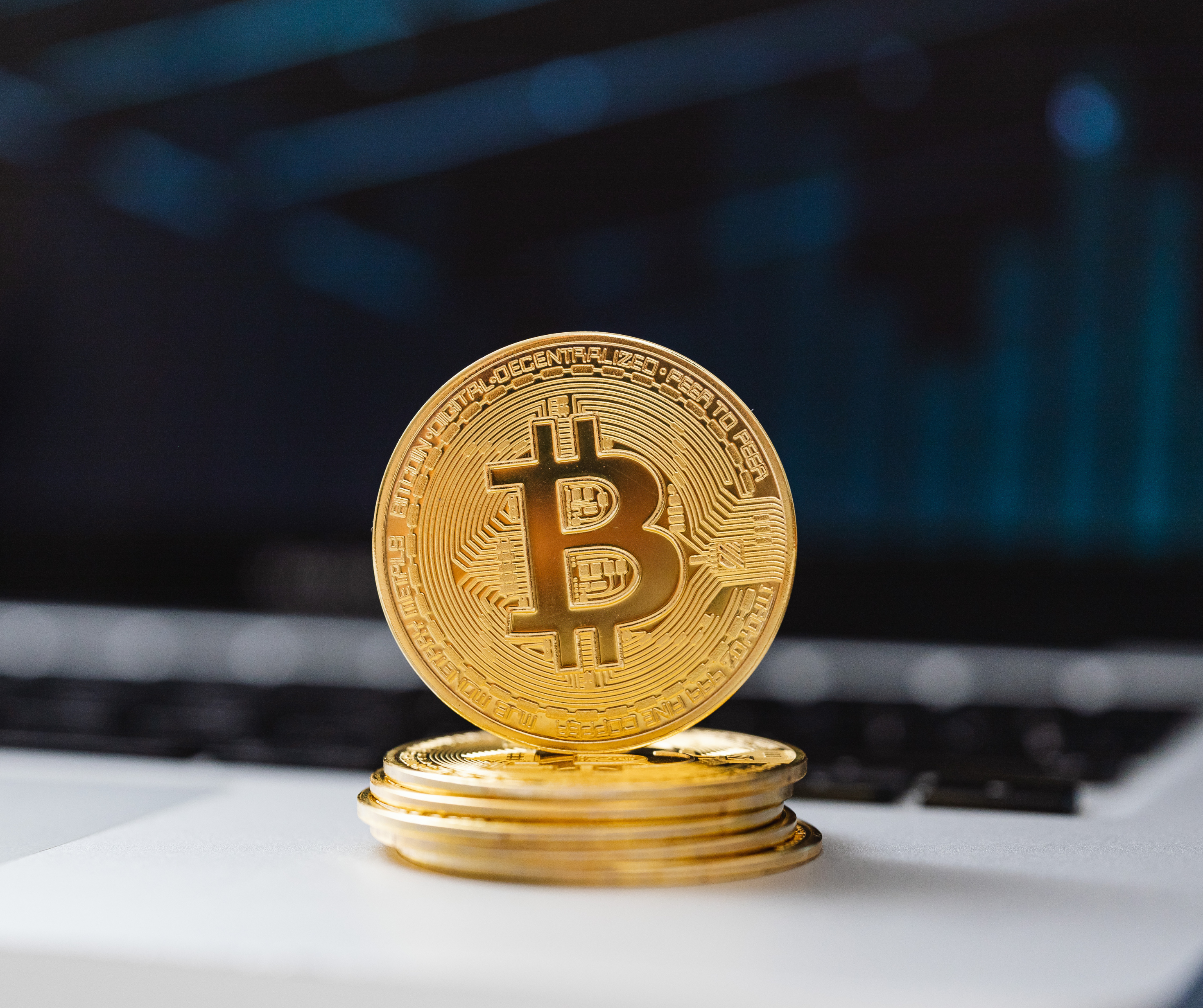 Switching Between Stocks and Bitcoin: A Dual Momentum Allocation Strategy